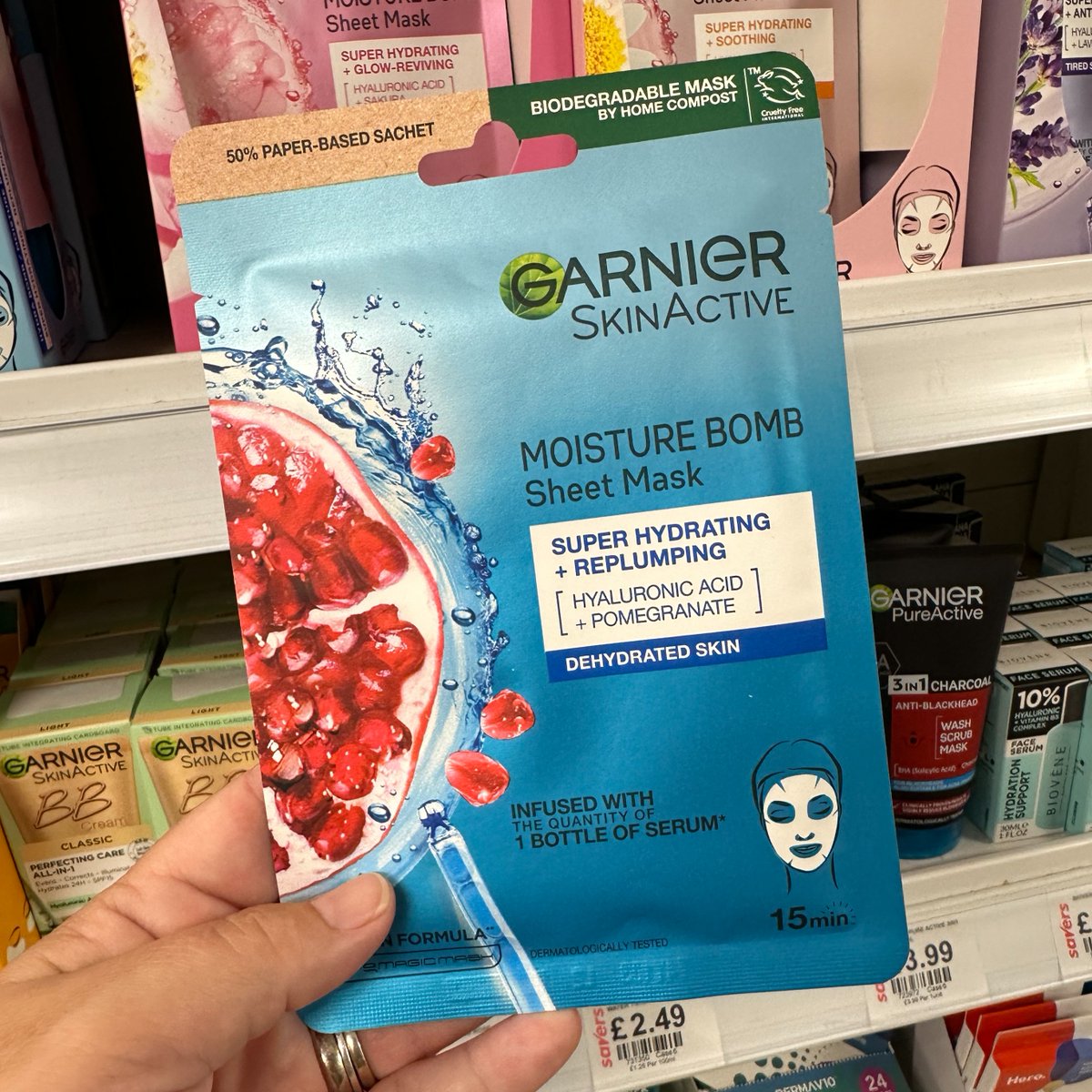 TheSpiresBarnet's tweet image. Planning a relaxing weekend?🌿

Pop into @savershb for your pamper night essentials, including Garnier’s Moisture Bomb sheet masks.💆‍♀️

These hydrating masks give your skin the TLC it deserves while you unwind!

#SelfCare #PamperNight #SkincareEssentials #SpiresShoppingCentre