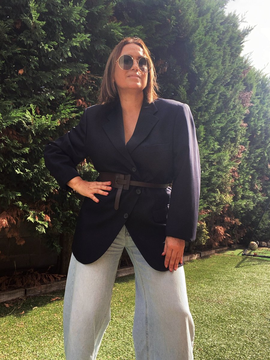 Estoy de vuelta! Hola octubre🍂

#octubre #lookdeotoño #styleblogger #bcnblogger #whynotshopper #tendenciasotoño #blazer #denimjeans #miestilo #visteteconmigo #modayestilo #whynotlooks #hellooctober