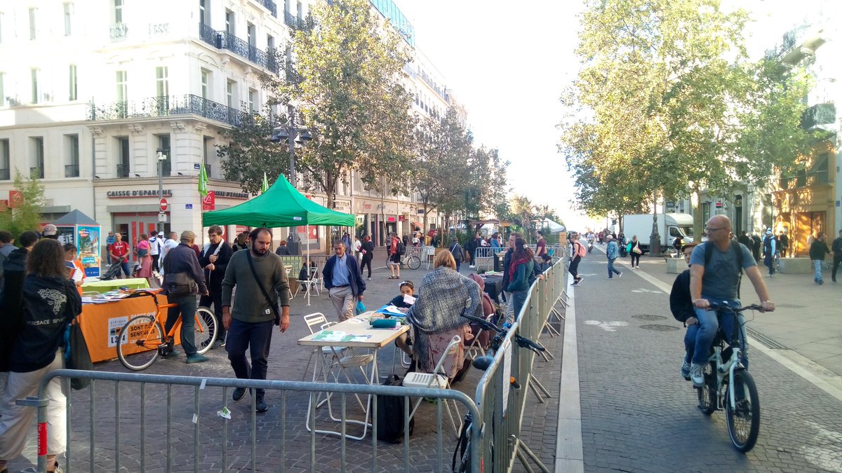 Ce soir à 19h30 gare Saint-Charles à #Marseille en haut des marches Rassemblement pour réclamer des trains de nuit vers la #Bretagne et l'Europe.

Ce matin au village des alternatives de @AlternatibaMar 

Tour <a href="/Alternatiba_/">Alternatiba</a>