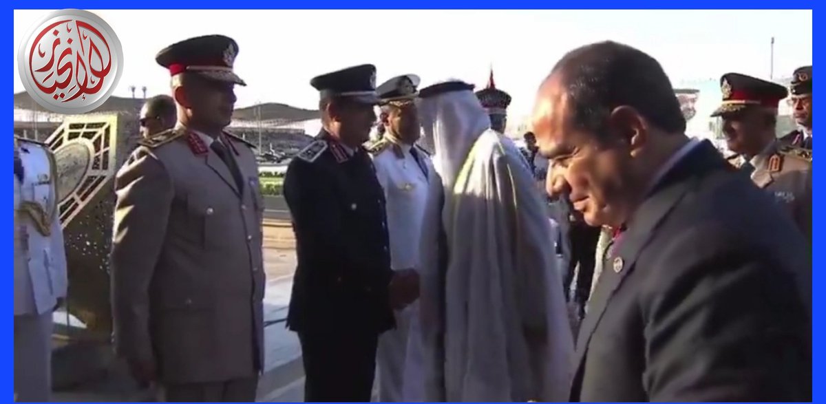 amrelhady4000's tweet photo. الناس كلها اتكلمت عن المكسور العميل السيسي وهو واقف مدلدل قدام جنب محمد بن زايد
انما محدش اتكلم عن قرب بن زايد من الضباط ووشوشتهم قدام العميل السيسي
الحقيقة الصورة دي لها دلاله كبيره في قرب محمد بن زايد من قيادات الجيش ��كأنه هو الي مشغلهم وهم عارفين انه هو الي بيصرف على السيسي ومقعده في السلطة الى الان