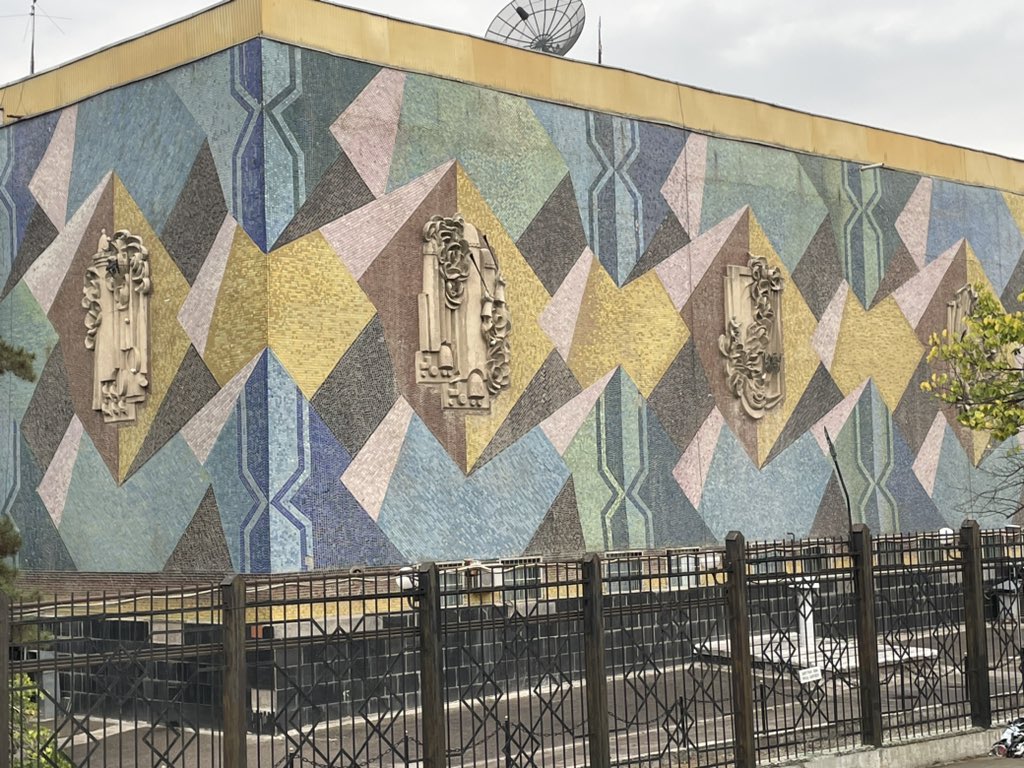 Just spent the morning with Alex Fedorov learning about his incredible work to document and preserve the unique legacy of #Tashkent modernism, architecture, and murals. instagram.com/tashkent_moder…
