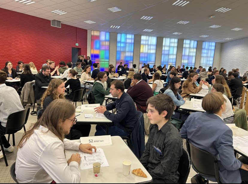 Réseau Abibac (@reseauabibac) on Twitter photo Ouverture des 20 ans de l’Abibac du Lycée Faidherbe de Lille avec un speed dating géant anciens/élèves ! 200 personnes réunies pour échanger, transmettre, se connaître…👏
<a href="/AcLille/">Académie de Lille</a> <a href="/XdeGlowczewski/">Xavier deGlowczewski</a> <a href="/LyceeFaidherbe/">Paul Bacon</a> <a href="/AmbDEenFR/">Ambassadeur Stephan Steinlein</a> <a href="/Amb_Delattre/">François Delattre</a> <a href="/ofaj_dfjw/">🇫🇷 OFAJ_DFJW 🇩🇪</a> <a href="/DFHUFA/">DFH-UFA</a> Ouverture des 20 ans de l’Abibac du Lycée Faidherbe de Lille avec un speed dating géant anciens/élèves ! 200 personnes réunies pour échanger, transmettre, se connaître…👏
<a href="/AcLille/">Académie de Lille</a> <a href="/XdeGlowczewski/">Xavier deGlowczewski</a> <a href="/LyceeFaidherbe/">Paul Bacon</a> <a href="/AmbDEenFR/">Ambassadeur Stephan Steinlein</a> <a href="/Amb_Delattre/">François Delattre</a> <a href="/ofaj_dfjw/">🇫🇷 OFAJ_DFJW 🇩🇪</a> <a href="/DFHUFA/">DFH-UFA</a>