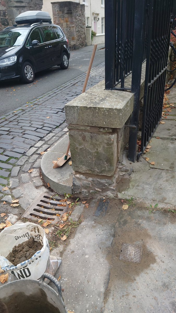 SRestalrig's tweet photo. Rab our expert stone mason was busy at it this morning repairing the stone wall at the side entrance of the Church. Fantastic job ⚒️ https://t.co/EgzMjpaMMM