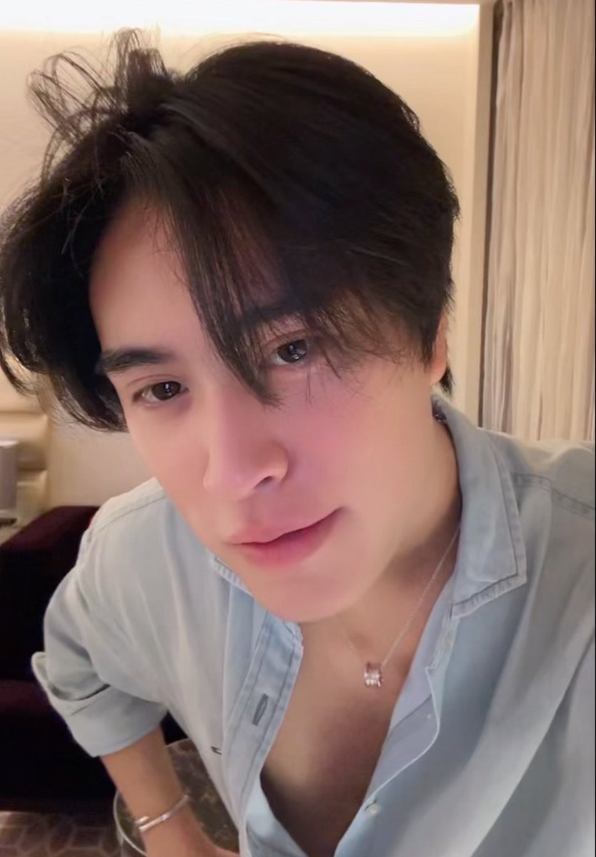 hemini's tweet image. h-hi… msh ada org?