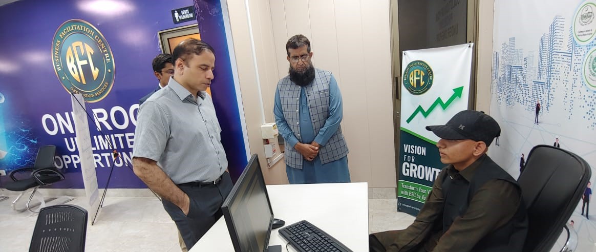 eBizmultan's tweet photo. 05 Oct 2024 worthy @dgipwm visited #BFCMultan. The Hon'ble guest was given detailed briefing about the services being being provided. The worthy DG visited each desk and appreciated the #TeamBFC for providing quality guidance &amp;services to the visitors/clients. https://t.co/Ossj3KoEsP