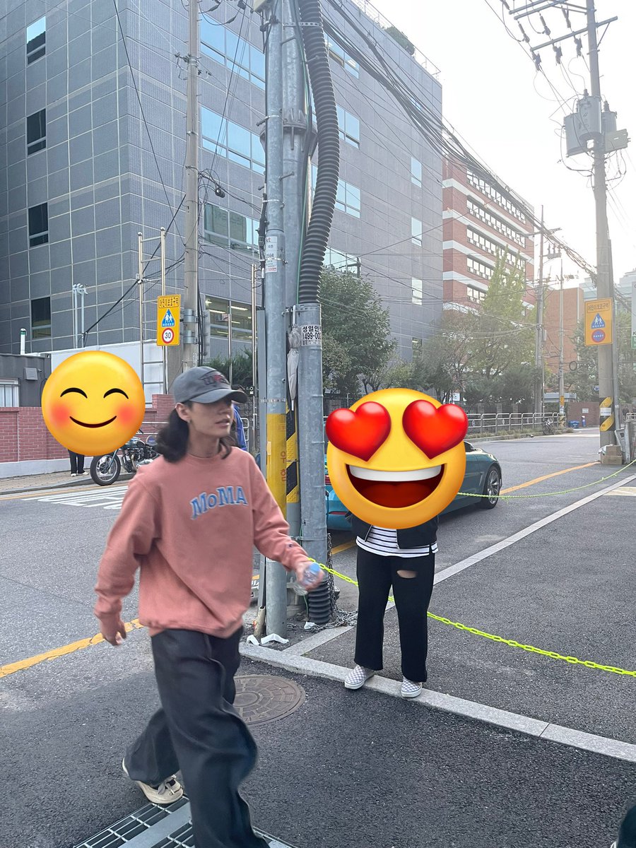 jihfiles's tweet photo. [UPDATE] 

Ilhoon came to visit the site! OP said that no one screamed and everyone was just shocked to see him, and cried 😭

#TinyArk #ILLHOON #ilhoon https://t.co/a7tQ2lVuMF