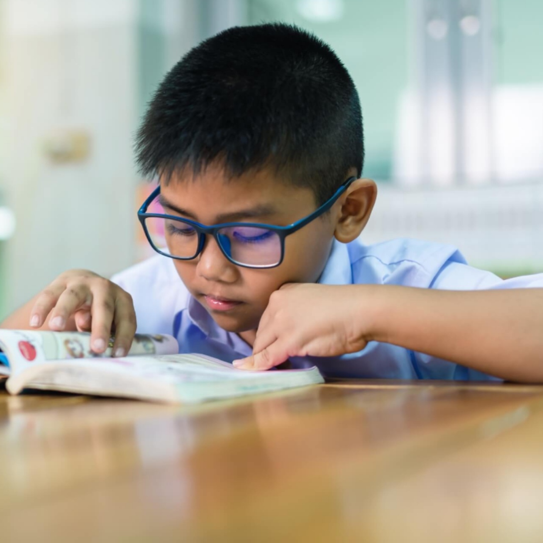 Opticians_GD's tweet photo. It's time to shine a light on myopia! 💡 This eye condition is on the rise, and it's crucial to raise awareness! https://t.co/fsa78yc5Lz