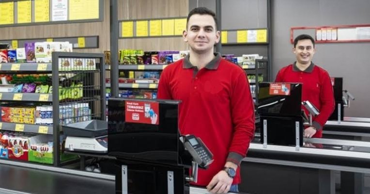 Galatasaray filelerini havalandıran RFS oyuncuları Ikaunieks ve Odishara;