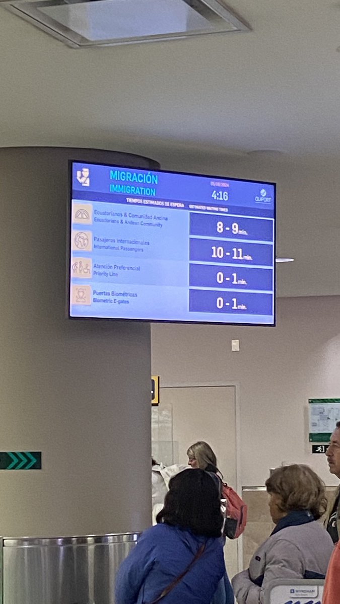caroml2011's tweet photo. Que vergüenza! El mejor aeropuerto de latinoamerica NO TIENE INTERNET, ya vamos más de 1 hora parados en migración y NO HAY PLAN DE CONGINGENCIA @Quiport y no actualizan las pantallas ni autorizan ingresos manuales @MinInteriorEc https://t.co/b3liWBm3kh