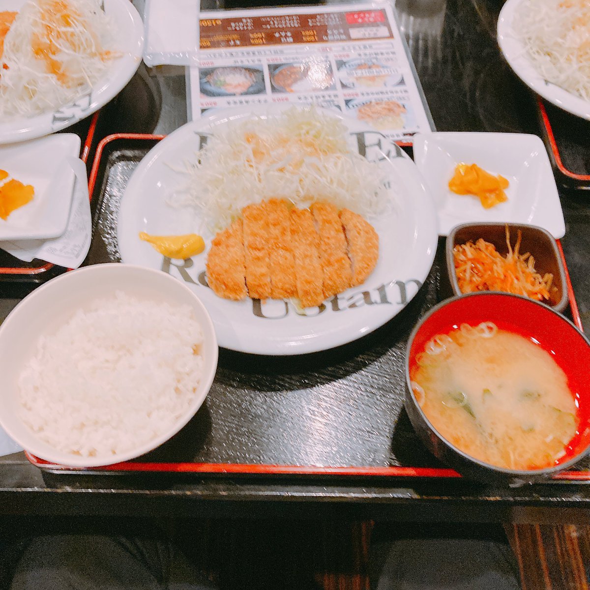 mopocham's tweet photo. 今日のランチは
とんかつ定食
#ランチ #とんかつ定食 #茅場町 #lunch https://t.co/Gh27lFZxQY