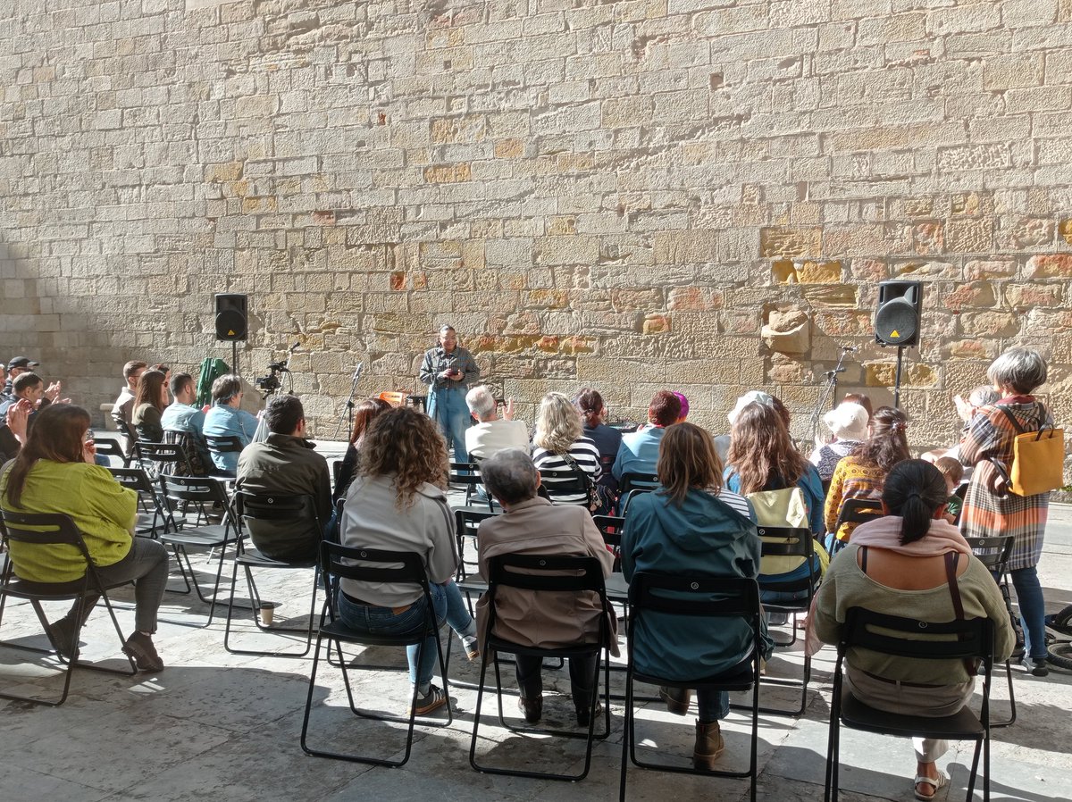 Comencem el dia amb el recital de poesia!