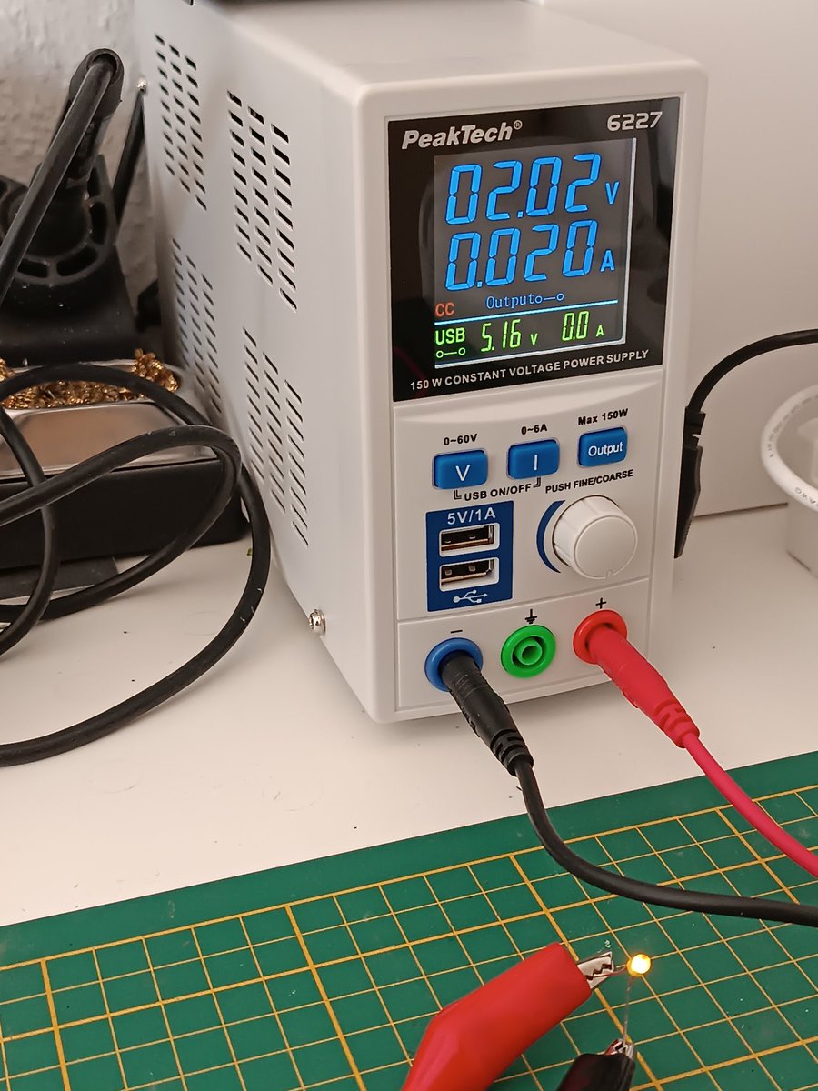 ManuelGauda's tweet image. My first "real" lab power supply with CV/CC. Now checking some LEDs👌