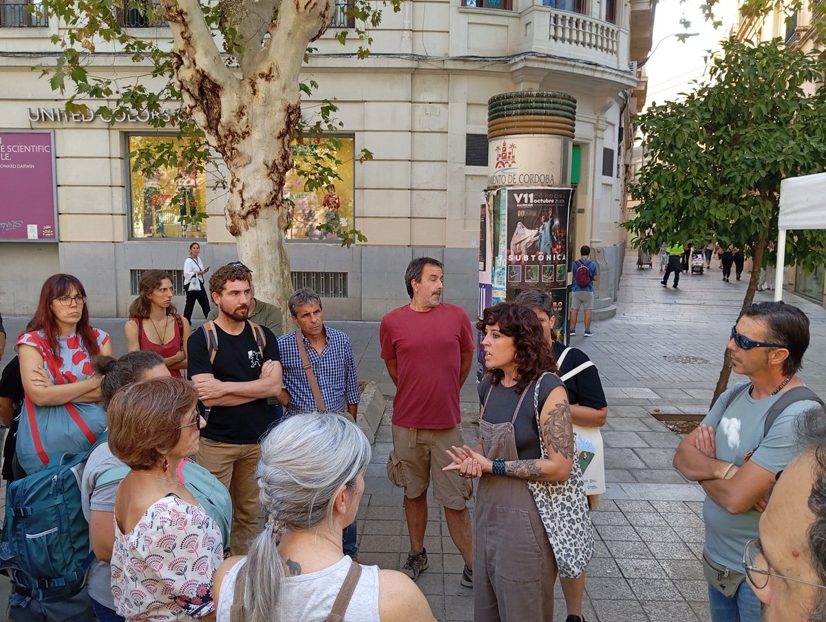 El ecomercado (@elecomercado) on Twitter photo Recibimos a los asistentes a la reunión anual de <a href="/AgroecoMcpios/">Red de Municipios por la Agroecología</a> después de la visita a los huertos
Helena lo explica genial. Recibimos a los asistentes a la reunión anual de <a href="/AgroecoMcpios/">Red de Municipios por la Agroecología</a> después de la visita a los huertos
Helena lo explica genial.