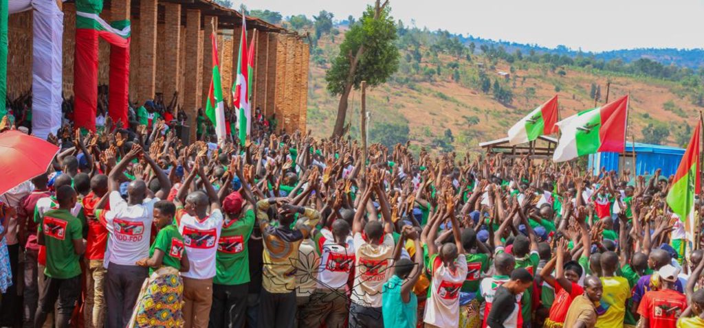 #Burundi Ce vendredi 04 octobre 2024, le Secrétaire général Très Hon. <a href="/R_Ndikuriyo/">Ndikuriyo Révérien</a> a rehaussé de sa présence les cérémonies de clôture d’une formation multidisciplinaire de cinq jours destinée aux jeunes Imbonerakure des communes Busoni et Kirundo de la province Butanyerera.