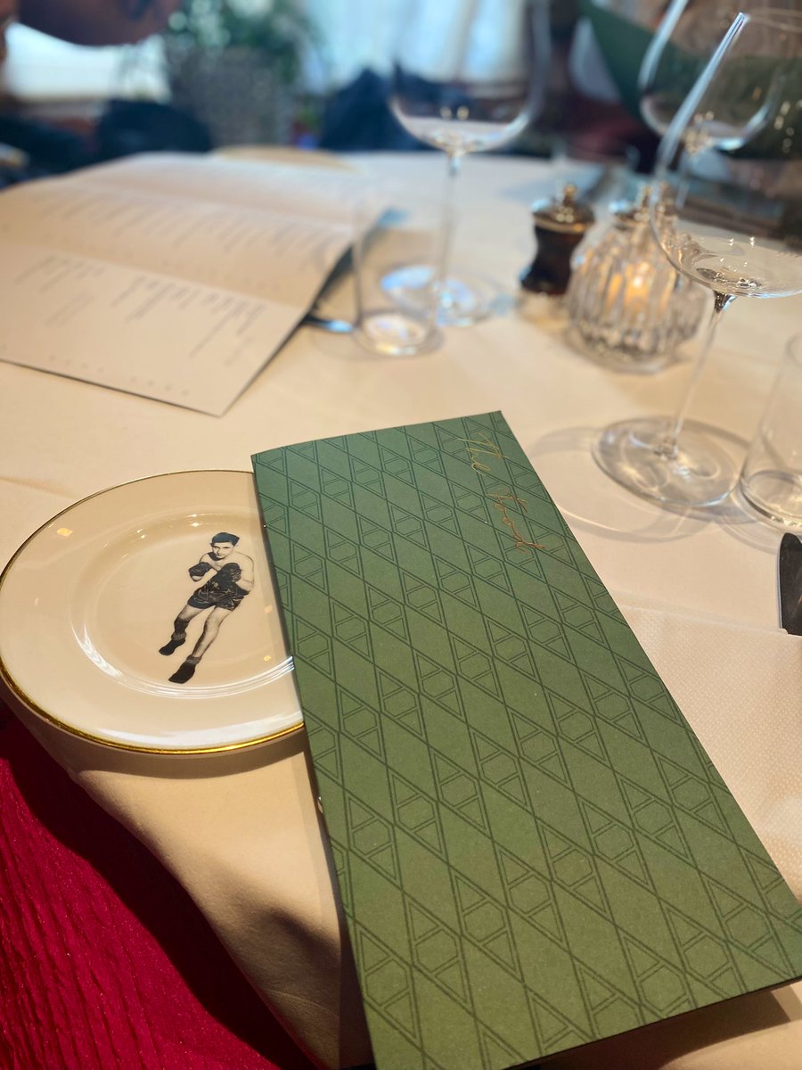 DinSkugga's tweet image. Lunch. 🥂#Astoria