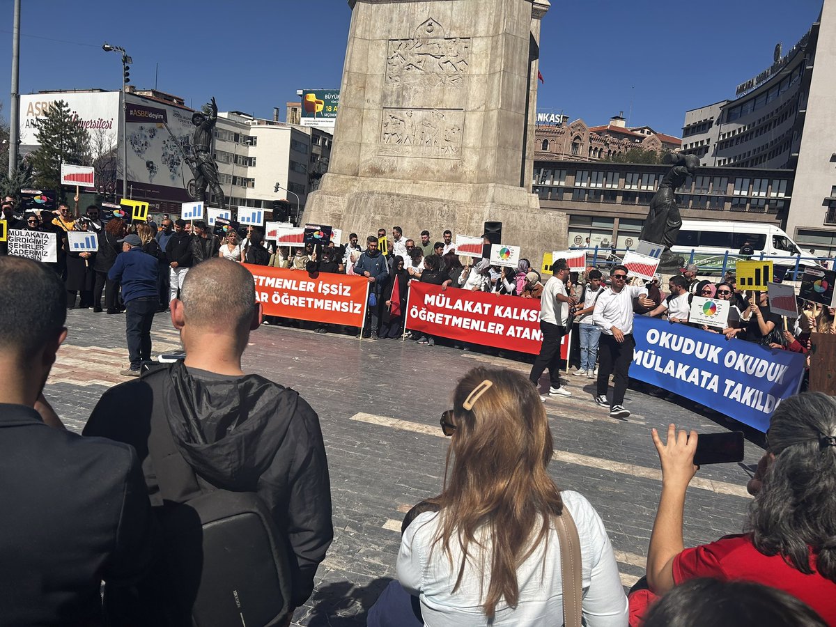 Öğretmenler gereken sınavları vermiştir. 
Mülakatla atanmak değil liyakatla atanmak hakkımızdır.
#MülakataKarşıUlustayız