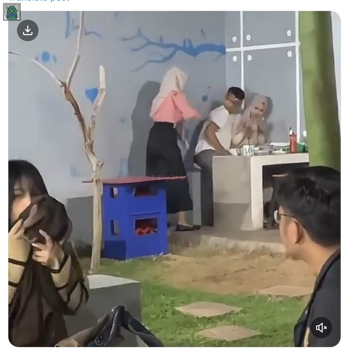 Sudah tahu belum guys? 💚
Gmn malunya mas mas yang terciduk selingkuh di tempat umum ya??