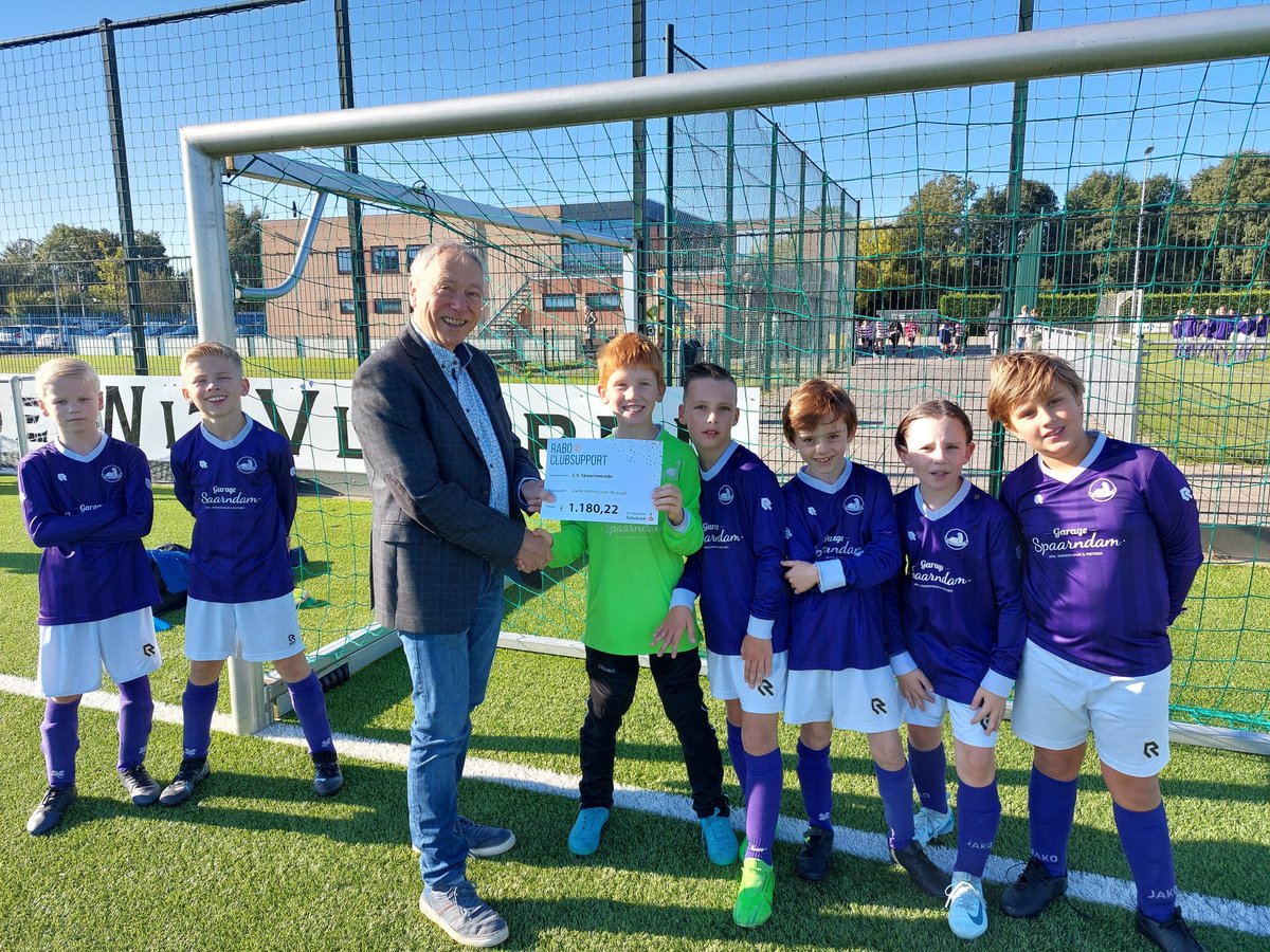 Iedereen verdient een club.  Daarom versterken wij clubs, onder andere met RaboClubSupport. Vandaag bij Sportvereniging Spaarnwoude  De club kan met de cheque jeugdleden goed opleiden.
<a href="/Rabobank/">Rabobank</a> #RabobankMRA #RabobankClubSupportMRA #Spaarndam #svspaarnwoude