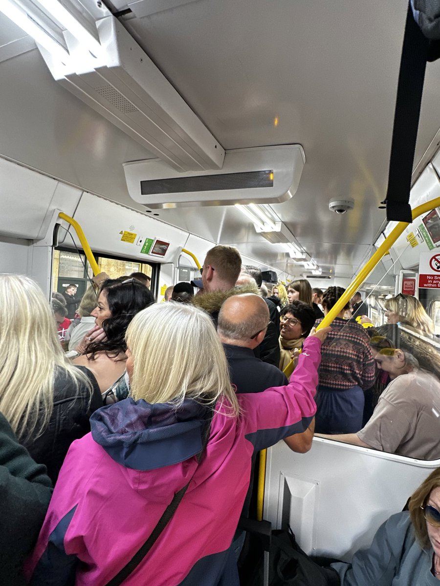 Good job <a href="/northernassist/">NORTHERN 🚆</a> - very safe and pleasant journey from Lincoln to Sheffield today 👍🏼 

Absolutely ridiculous!!