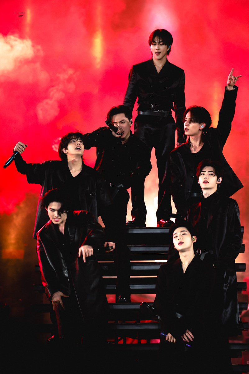 jayjongalaxy's tweet photo. JESUS CHRIST #ENHYPEN #WALKTHELINE_IN_GOYANG https://t.co/hiqyjDBa1I