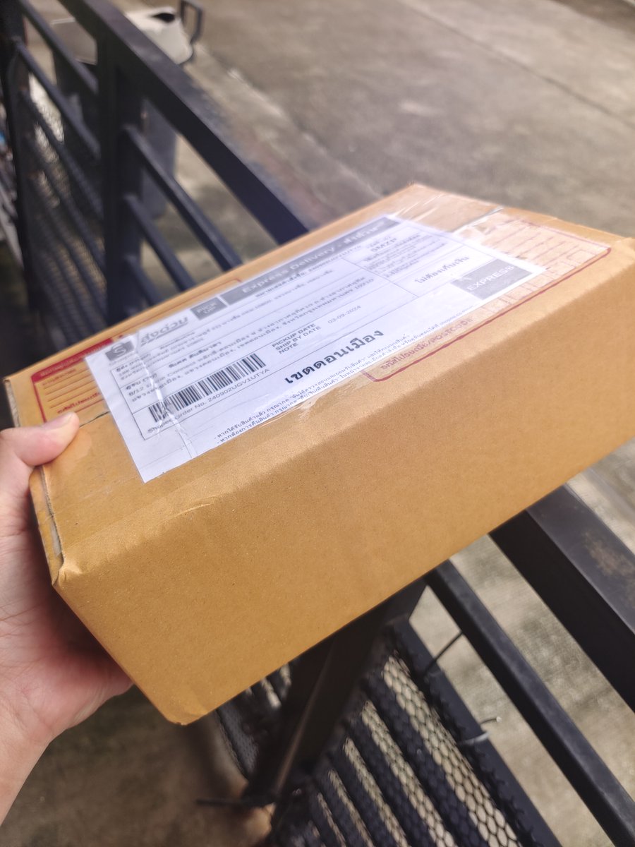 kintiew360's tweet image. อยากกินต้องได้กิน วันก่อนอยากกินขนมอันนึงในช้อปปี้ เพิ่งรู้ว่าเขามีส่วนลด ก็ไม่ต้องรอสิจ้ะะ ต่อให้เป็นแบบส่งเร็วก็ต้อง 1-2 วัน นี่ก็แอบคิดว่าทำไม Shopee มีไรเดอร์แล้ว ทำไมไม่มีบริการไปรับสินค้ามาจากร้านมาให้ลูกค้านะ
.
เนี่ยฝันผมเป็นจริงแล้ว มีบริการใหม่ Express Delivery แล้ว…