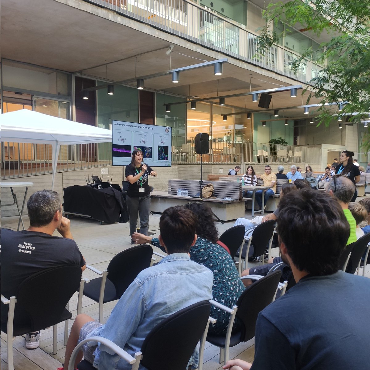 Our <a href="/marietabernabeu/">Maria Bernabeu</a> giving a talk at the #OpenPrbb about cerebral malaria to citizens.
#outreach <a href="/EMBLBarcelona/">EMBL Barcelona</a> #science <a href="/the_prbb/">Biomedicina BCN</a>