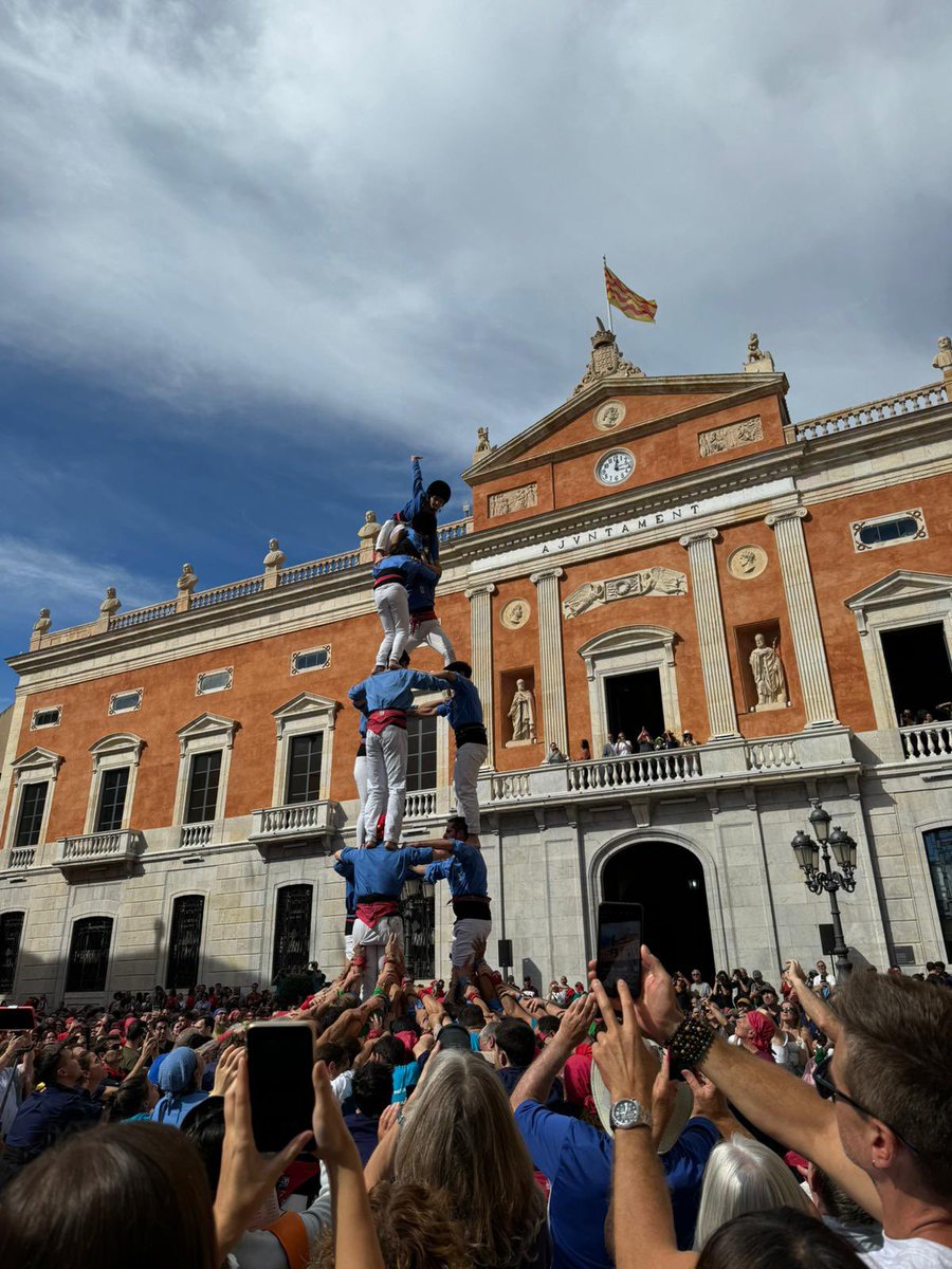 Concurs de Castells (@concurscastells) on Twitter photo #ConcursTGN24
🔸 Segona ronda de la diada internacional del XXIX Concurs de Castells
🟢 5de6 <a href="/XiquetsCPH/">Xiquets Copenhagen</a>
🟢 3de6 <a href="/Geperuts/">Castellers de Paris</a>
🟢 2de6 <a href="/castellersAND/">Castellers d'Andorra</a>
🟢 4de6 <a href="/CCastelleraMAD/">Colla Castellera de Madrid</a>
#BatecConcurs #Castells #ConcursTGN24
🔸 Segona ronda de la diada internacional del XXIX Concurs de Castells
🟢 5de6 <a href="/XiquetsCPH/">Xiquets Copenhagen</a>
🟢 3de6 <a href="/Geperuts/">Castellers de Paris</a>
🟢 2de6 <a href="/castellersAND/">Castellers d'Andorra</a>
🟢 4de6 <a href="/CCastelleraMAD/">Colla Castellera de Madrid</a>
#BatecConcurs #Castells