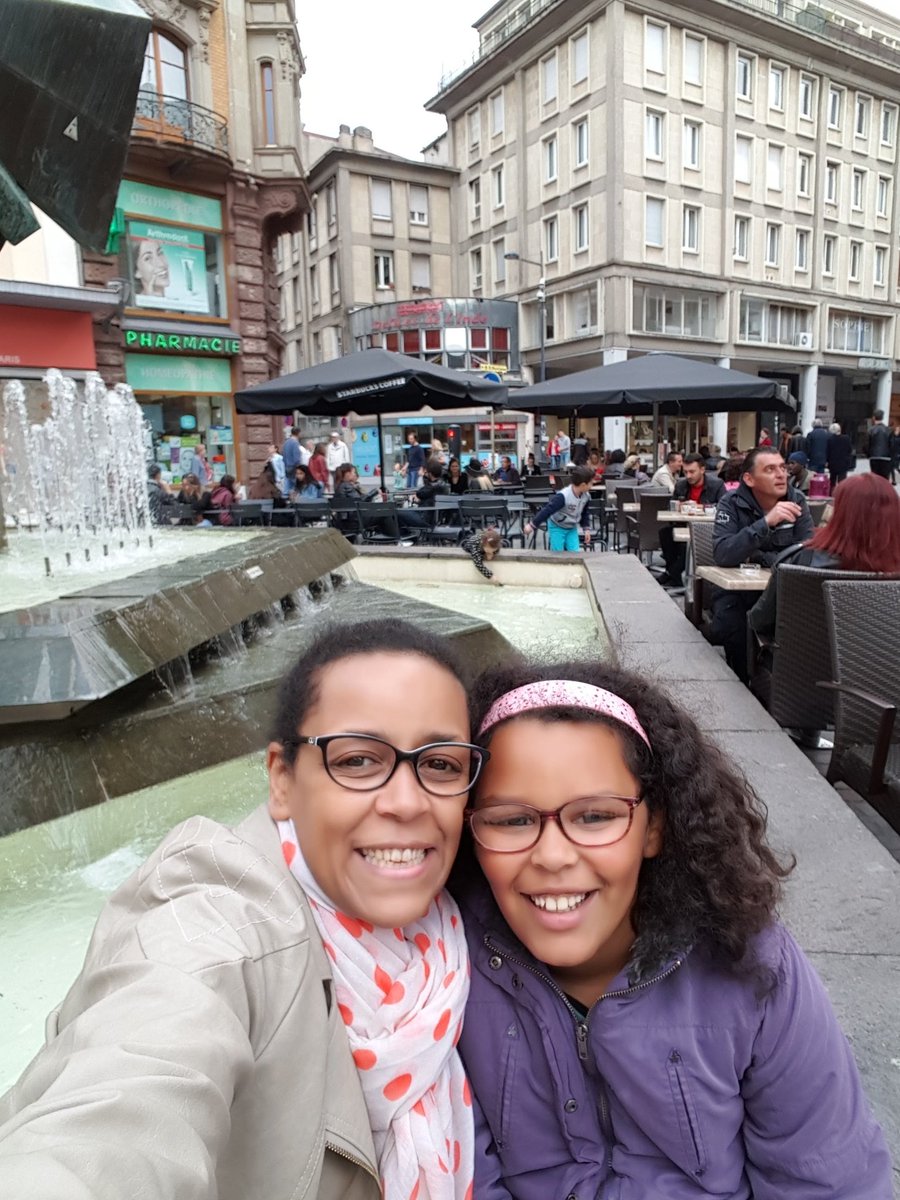 3 ans aujourd'hui que nous avons perdus #dinah Le temps s'est arrêté.  C'était hier! Mes larmes ne tarissent pas, au contraire ! #stopauharcelementscolaire 
Elle serait à la FAC actuellement, elle aurait eu 18 ans! Mon dieu quelle souffrance ! (#Dinah ) Merci de m'avoir lu ♡♡♡