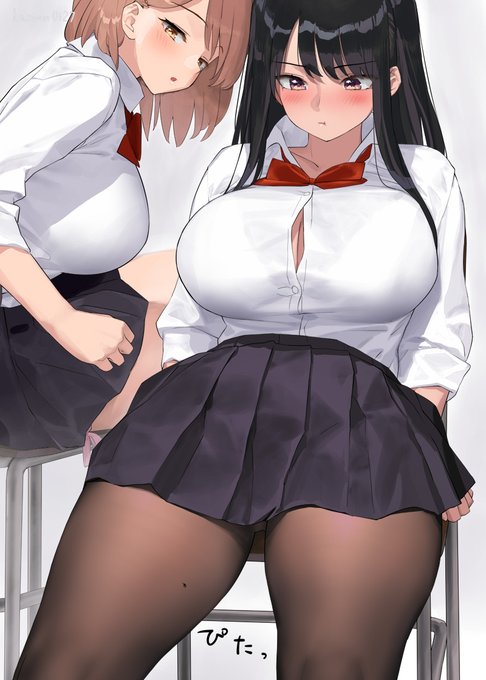 とまっている蚊をふとももで挟もうとするふともも太い子のイラスト 