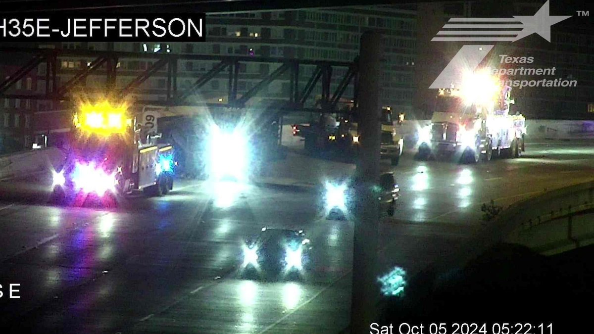 krldtraffic's tweet image. Downtown #Dallas Accident on NB 35E past the exit to I-30 in the #MixMaster blocking 2 right lanes. Expect delays @KRLD #KRLDTraffic #1080Traffic #1080KRLD #TxDot
