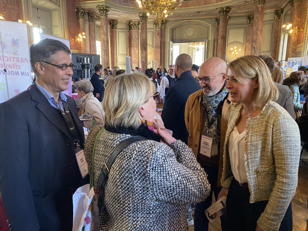 Comme chaque année nous accueillons les nouveaux Dijonnais en Mairie, d’abord pour leur dire qu’ils ne pouvaient pas faire un meilleur choix que #Dijon (!) et aussi pour leur permettre de découvrir nos services publics et les le tissu associatif de notre ville.