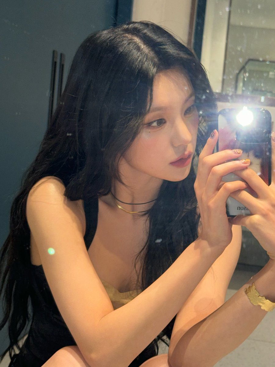 yeji bubble 🖤 tweet media