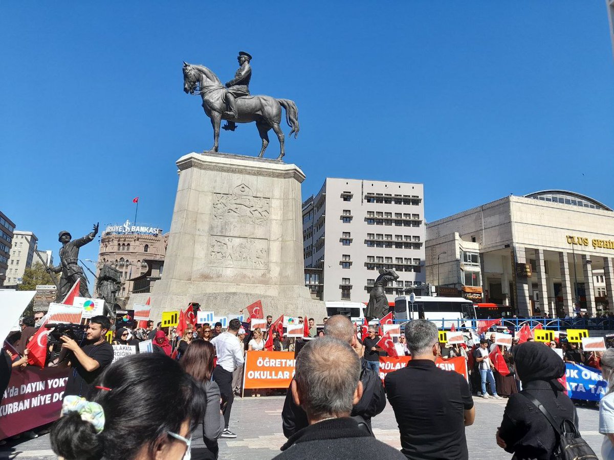 2022 yılında KPSS çalışmaya başladık.

2023 yılında sınava girip yüksek dereceler elde ettik.

2025'e yaklaşıyoruz.

Yüksek dereceler elde eden öğretmenler mülakattan eleniyor ve herhangi bir atama henüz yapılmadı.
Daha ne kadar bekleyeceğiz?#MülakataKarşıUlustayız