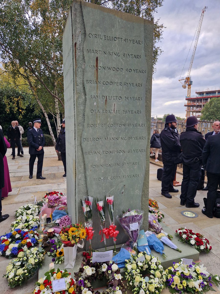 <a href="/RMTunion/">RMT</a> Remembering all #rail passengers and staff who were victims of the #LadbrokeGrove train crash 25 years ago today. 

<a href="/RMTunion/">RMT</a> <a href="/RMT_SW_SWales/">West, South West, South Wales RMT</a> <a href="/RMTPad1/">RMT Paddington No.1 Branch</a> joined survivors and families at 08.11 this morning to pay our respects #railwayfamily