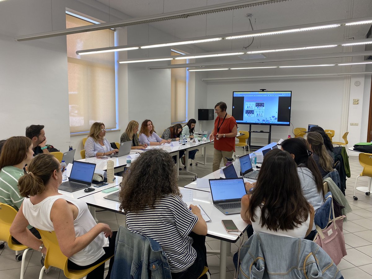 rosamariafelip's tweet image. Second part of today’s session with Dr. Cristina Escobar on content-rich language learning  -#TD4CLIL&amp;amp;FLE @CLIL_and_FLE @EducacioUB