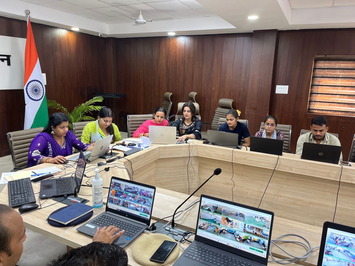 diprogurugram1's tweet image. #ControlRoom गुरुग्राम जिला में सभी 1507 मतदान केंद्रों की वेबकास्टिंग की जा रही है
#Webcasting की मॉनिटरिंग के लिए लघु सचिवालय में कण्ट्रोल रूम बनाया गया है।
#Gurugram #Haryana
#HaryanaElection2024
#haryanaassemblypolls