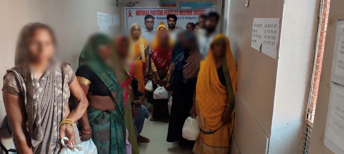 UPNPplus's tweet photo. Aligarh CSC in association with UPNPplus celebrated #DaanUtav Festival at ART Center, Aligarh. During the celebration, distributed food material among vulnerable groups. @daanutsav @NACOINDIA @UPSACS @HLFPPT https://t.co/jWp50vtzD2
