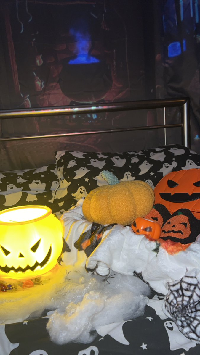 somename (kim) ๐ซ๐ธ back soon! tweet media