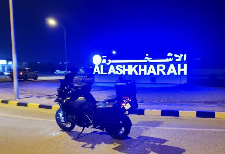 jaljafaary's tweet image. الأشخرة وجهة مثالية للسيّاح من داخل السلطنة وخارجها نظراً لما تتميز به من أجواء باردة وشواطئ جميلة لازالت مخططاتها تفتقر إلى أبسط الخدمات كالشوارع الداخلية لتواكب النمو السكاني وتسهّل الحركة والتواصل ، لجهود الجهات الحكومية منها محافظ جنوب الشرقية دور كبير فيما هي عليه من كثافة…