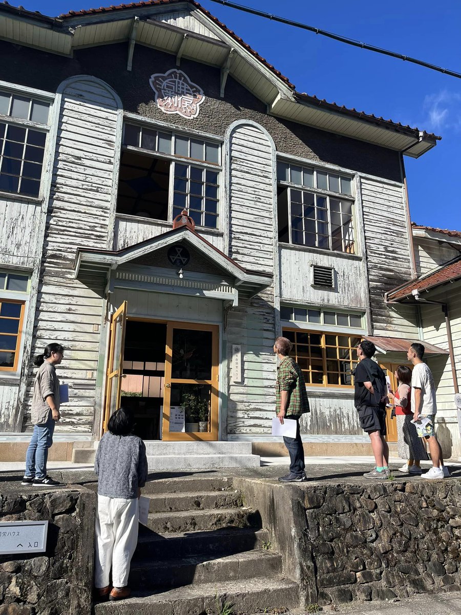 fujisiro's tweet photo. ローカルメディアまつり、いよいよ明日(10月6日)開催です。出店者の皆さんが会場の美又共存同栄ハウスに集まり、準備を進めました。ハウスでお待ちしています! #共存同栄 #JCEJ
申し込みは下記フォームから。9時はすでに締め切りました。お昼前がオススメです!
https://t.co/IIlYAke73D https://t.co/szHSuWHYbu
