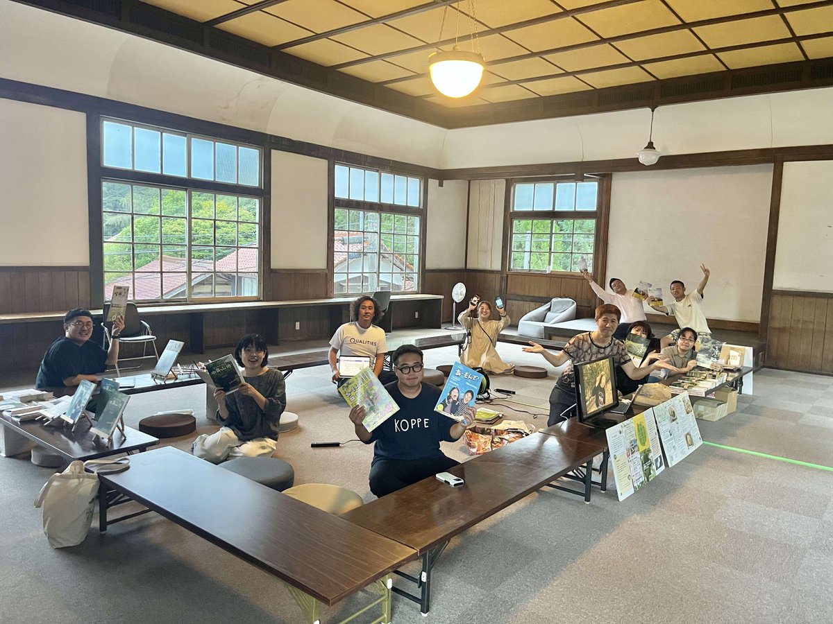 fujisiro's tweet photo. ローカルメディアまつり、いよいよ明日(10月6日)開催です。出店者の皆さんが会場の美又共存同栄ハウスに集まり、準備を進めました。ハウスでお待ちしています! #共存同栄 #JCEJ
申し込みは下記フォームから。9時はすでに締め切りました。お昼前がオススメです!
https://t.co/IIlYAke73D https://t.co/szHSuWHYbu