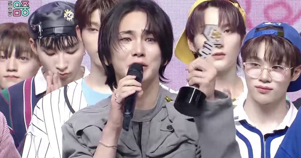 a_bonnibel's tweet photo. мой хорошииий🤲🏻😭😭😭

#KEY
#PleasureShop1stWin
#KEY2ndWin https://t.co/wnFfEPn7on