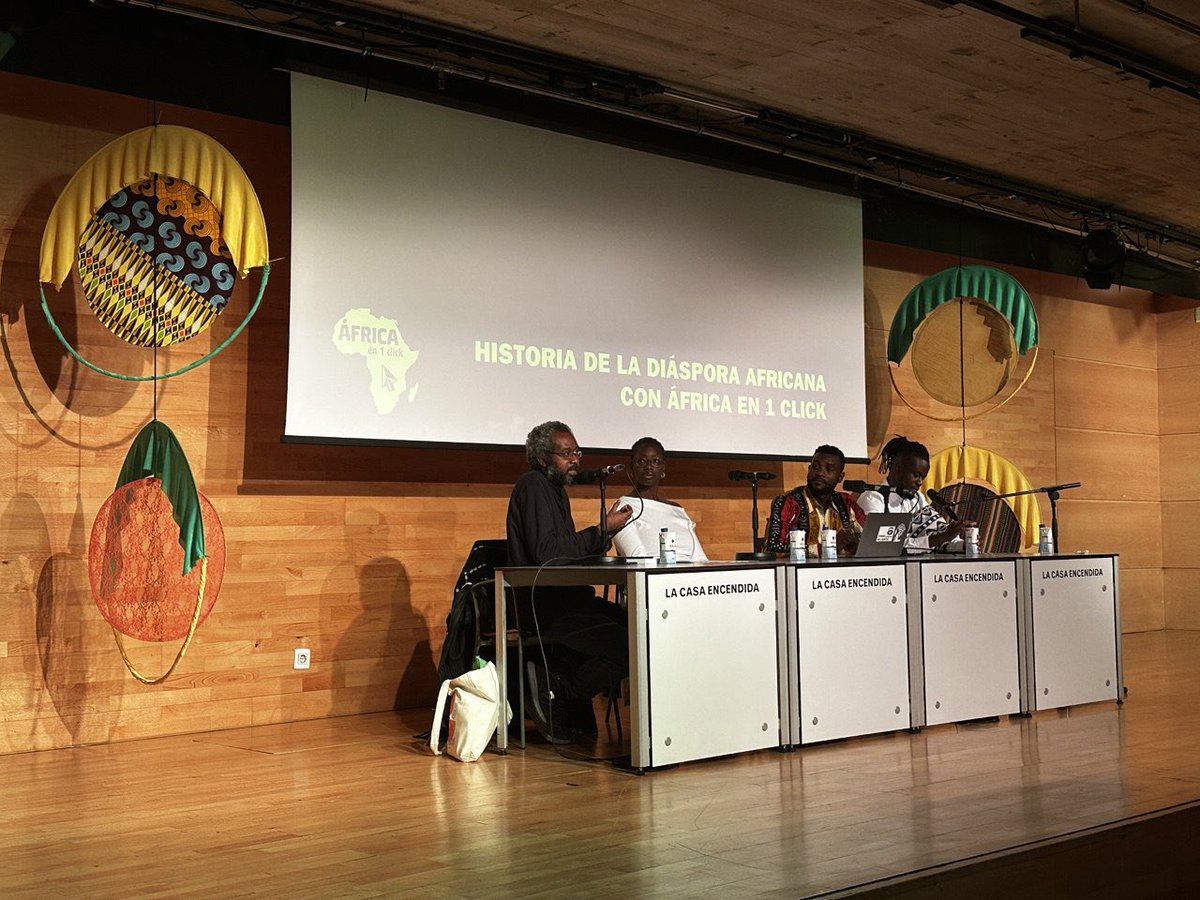 Conciencia Afro (@espacioafro) on Twitter photo 🎙️ Ahora en el auditorio de <a href="/LaCasaEncendida/">La Casa Encendida</a>: ‘Historia de la diáspora africana’.
🌟 Podcast en directo de <a href="/africa_click/">Africa en 1 click</a> de Sani Ladan y Joseph Nkongo, con Amzat Boukari y Mariama Jadama como invitadas. 🎙️ Ahora en el auditorio de <a href="/LaCasaEncendida/">La Casa Encendida</a>: ‘Historia de la diáspora africana’.
🌟 Podcast en directo de <a href="/africa_click/">Africa en 1 click</a> de Sani Ladan y Joseph Nkongo, con Amzat Boukari y Mariama Jadama como invitadas.