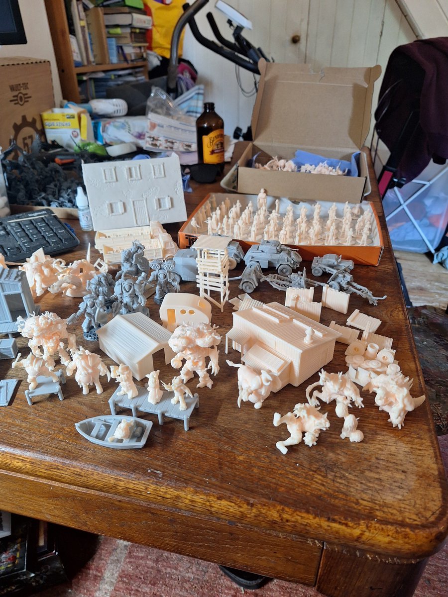 SJDKEY's tweet photo. #Hobbystreak Day1364-6 sporadic posts but hobby has been achieved. This is everything I have printed in my first week with the @uniformation3dprinter GK2 and it's a real joy to use a proper beast. #3dprinting #uniformation #3dprintingminiatures #warhammer #bloodbowl #gaslands https://t.co/JhyCTUy0aR