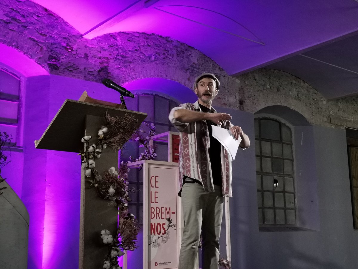 Avui a Can Grau <a href="/cardantcultura/">cardantcultura</a> i <a href="/pol_lenedicions/">pol·len edicions</a> visibilitzem exemples de cultura transformadora i la relació establerta amb <a href="/CoopCatCentral/">Ateneu Cooperatiu de la Catalunya Central</a> A la Trobada del cooperativisme Celebrem-nos