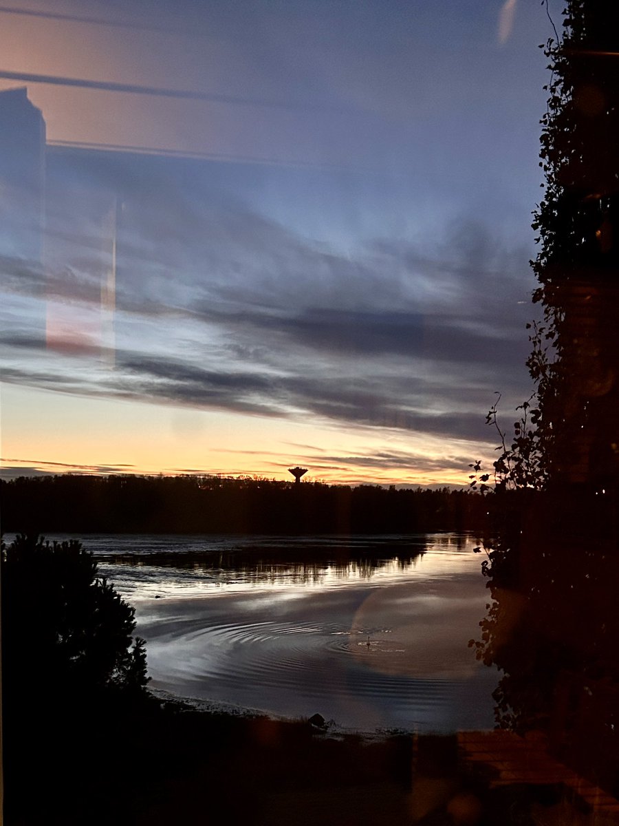 Illan varjoon himmeään…