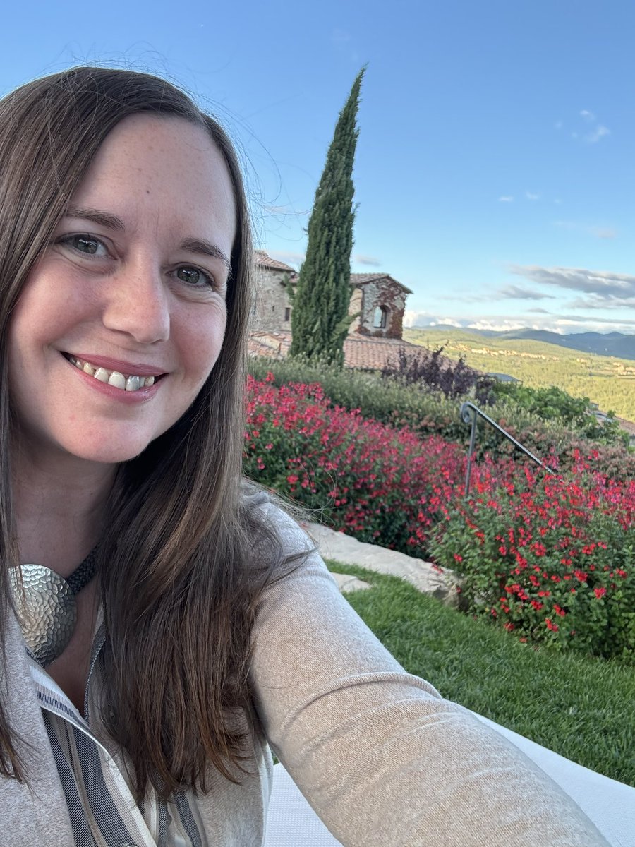 FionaStevenson_'s tweet photo. Lifelong dream finally coming true - a week in Tuscany as autumn sets in. Heaven on earth. https://t.co/mlSVVcX8Ol