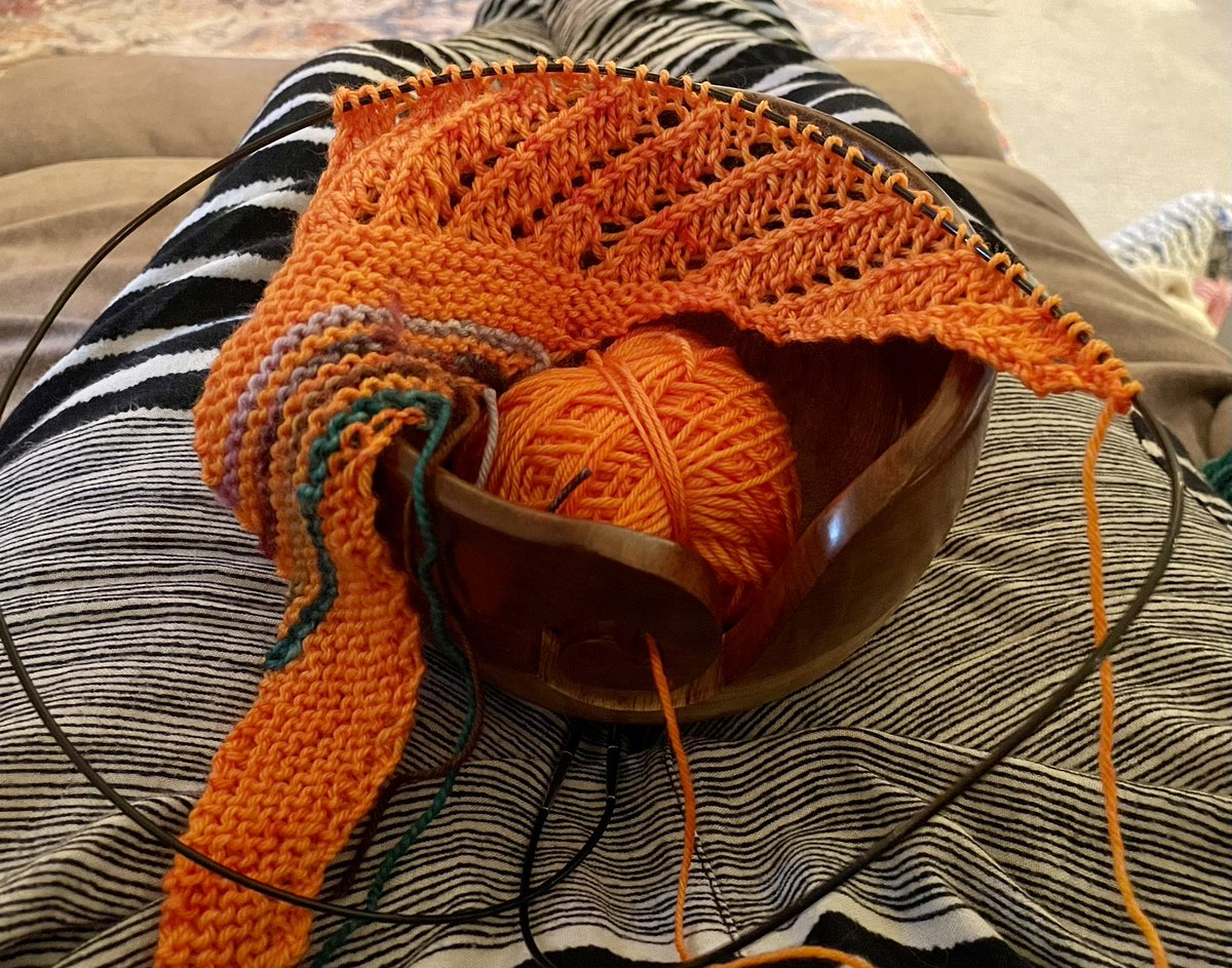 New #knitting project and we feel so warm working on it. 🥰🌻 I’ve got a lot of inspiration because of this hand dyed yarn. We’ll share more about it on stream tomorrow. 🌈🦉🧶 #proudowlcrafts #wip #knittingtwitter #selfie