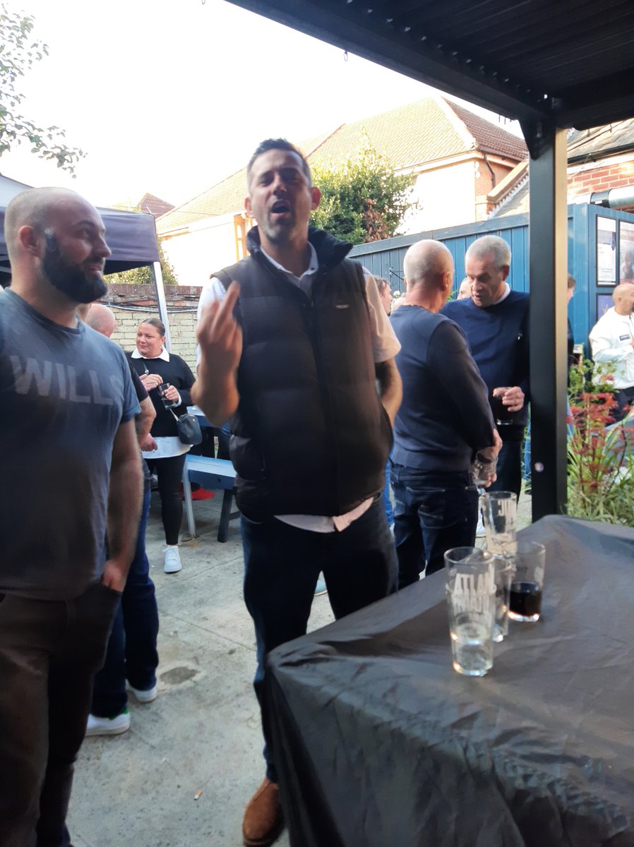 CPAD143's tweet photo. Look at the state of him ffs @pompeycal_ https://t.co/wjPDcLoyz6
