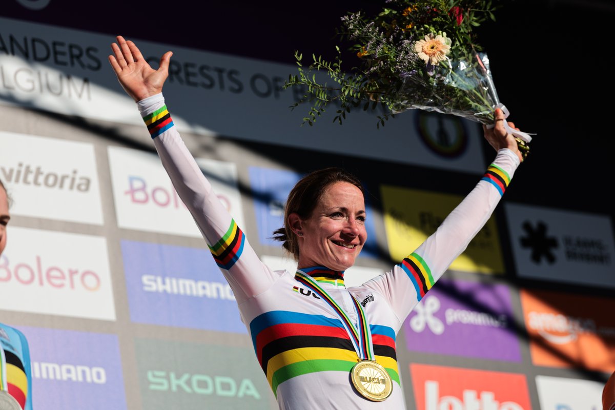 UCI_cycling's tweet image. Women Elite Gravel 🏆:

🥇 Marianne Vos 🇳🇱
🥈 Lotte Kopecky 🇧🇪
🥉 Lorena Wiebes 🇳🇱

#Leuven2024